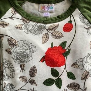 Half sleeve flower top.